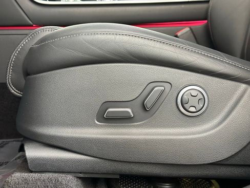 Used 2025 Genesis GV80 2.5T Standard image 7