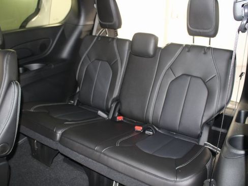 New 2026 Chrysler Pacifica Select image 19