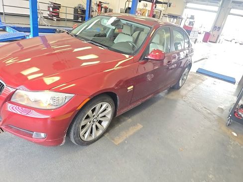Used 2011 BMW 328i xDrive Sedan image 3