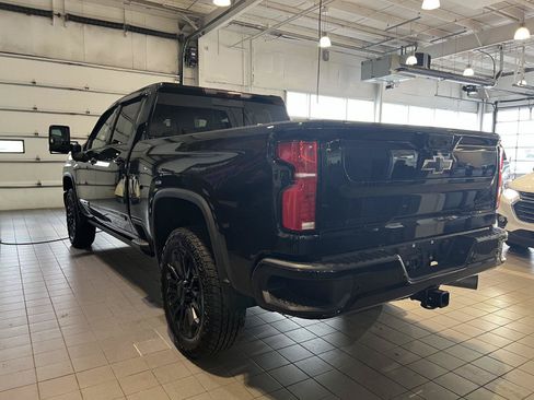 Used 2026 Chevrolet Silverado 2500 High Country w/ Midnight Edition AWD/4WD image 5