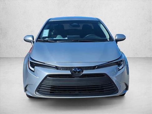 Used 2026 Toyota Corolla LE FWD image 2