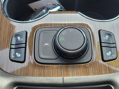 Used 2023 GMC Acadia SLE w/ Driver Convenience Package image 34