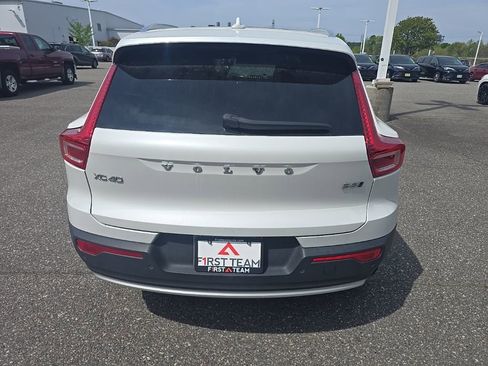Used 2023 Volvo XC40 B5 Plus w/ Driver Assist Package image 6