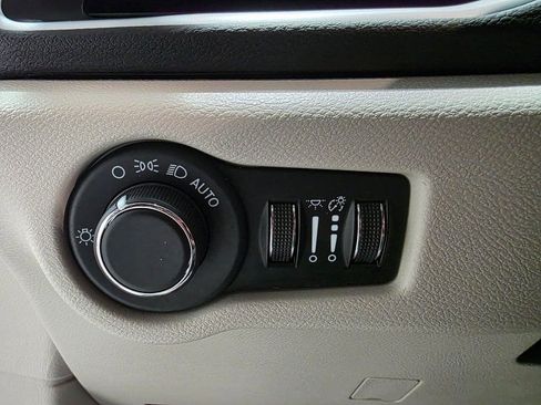 Used 2024 Chrysler Voyager LX image 36