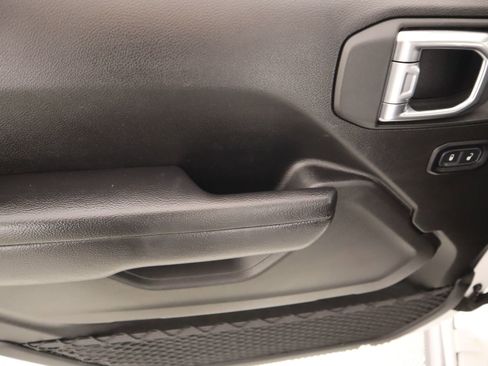 Used 2025 Jeep Gladiator Sport image 14