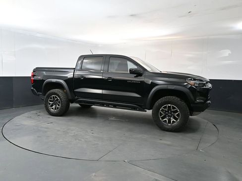 Used 2023 Chevrolet Colorado ZR2 AWD/4WD image 7