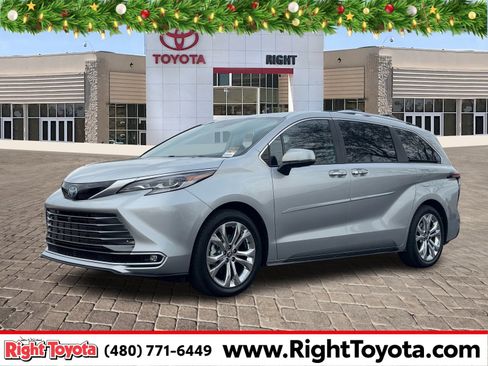 Certified 2022 Toyota Sienna Platinum image 1