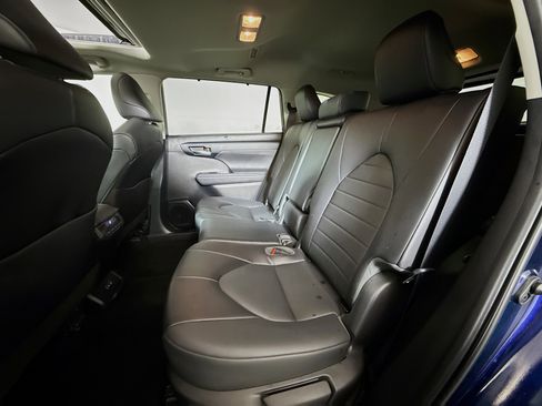 Certified 2022 Toyota Highlander XLE image 22