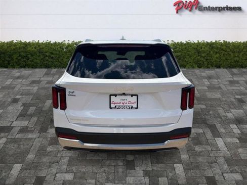 Used 2025 Kia Sorento S FWD image 6