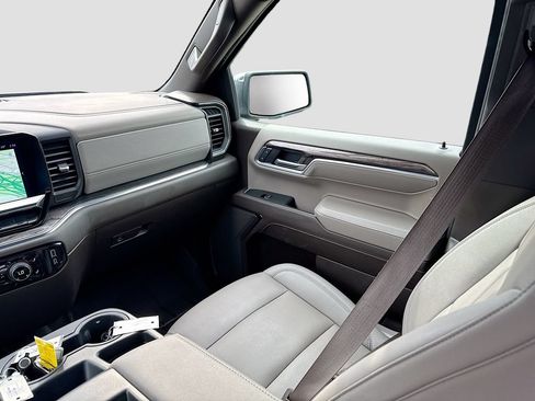 Used 2025 Chevrolet Silverado 1500 LTZ AWD/4WD image 23
