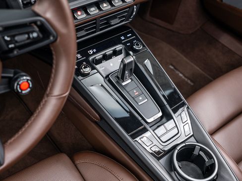 Certified 2025 Porsche 911 Targa 4S AWD/4WD image 17