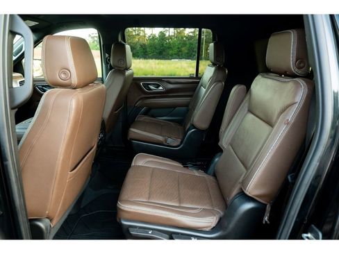 Used 2022 Chevrolet Suburban High Country AWD/4WD image 14