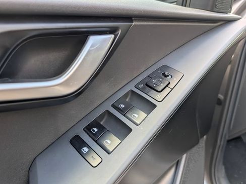 Used 2023 Kia Niro LX FWD image 14