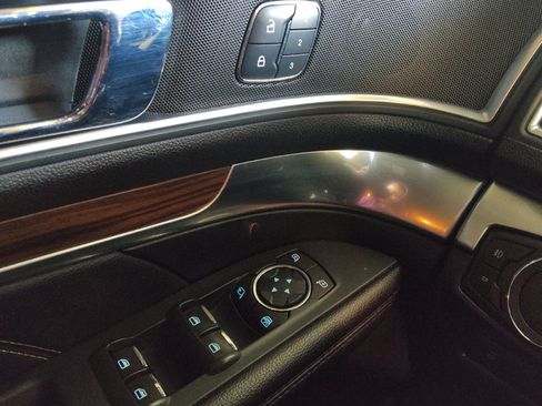 Used 2018 Ford Explorer Limited image 27