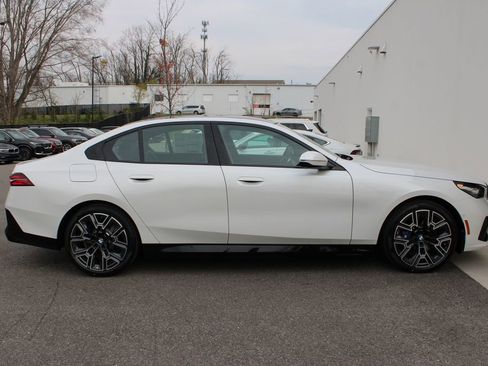 New 2026 BMW 550e xDrive AWD/4WD image 30