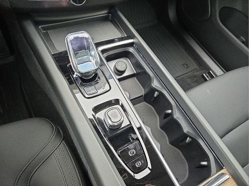 New 2026 Volvo XC60 B5 Core w/ Protection Package Premier image 29