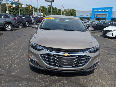 Used 2025 Chevrolet Malibu LT FWD image 2