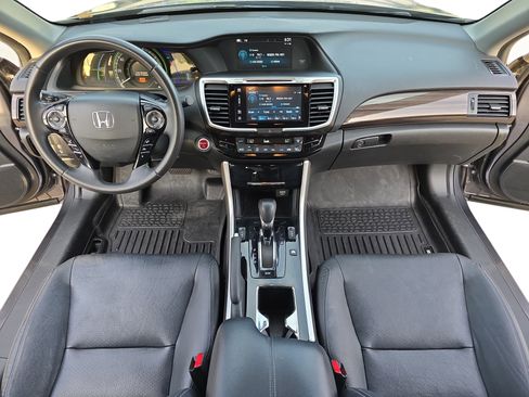 Used 2017 Honda Accord Touring image 9