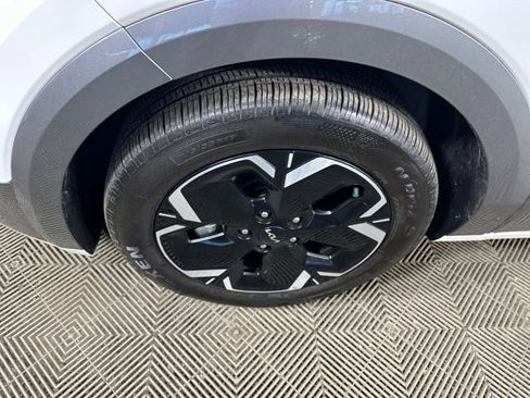 Used 2024 Kia Niro Wave w/ Wave Preserve Package image 10