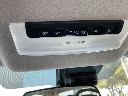 Used 2025 Nissan Versa SV image 27