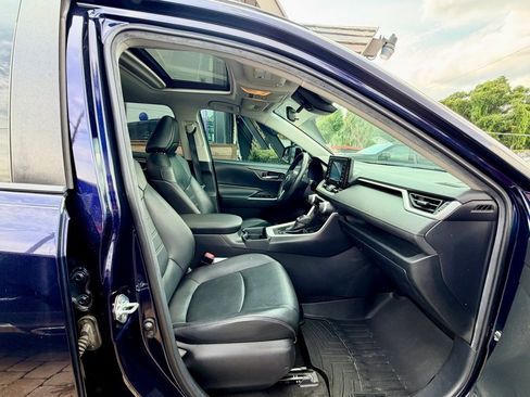 Used 2020 Toyota RAV4 XLE Premium FWD image 20