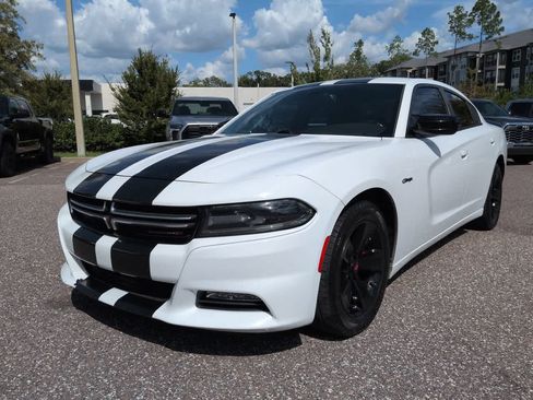 Used 2016 Dodge Charger SXT RWD image 2