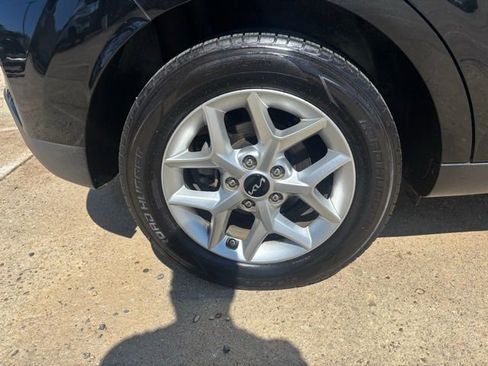 Used 2023 Kia Soul LX w/ LX Technology Package FWD image 10