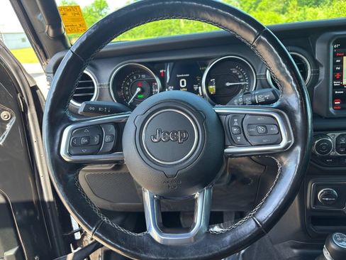 Used 2021 Jeep Wrangler Unlimited Sahara w/ Cold Weather Group AWD/4WD image 30