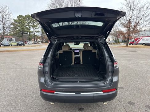 Used 2025 Jeep Grand Cherokee L Limited w/ Luxury Tech Group II image 14