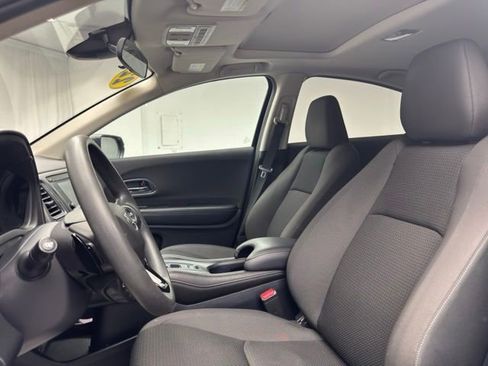 Used 2022 Honda HR-V EX image 9
