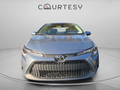 Certified 2022 Toyota Corolla LE image 3