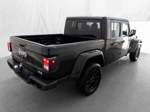 Used 2023 Jeep Gladiator Overland image 7