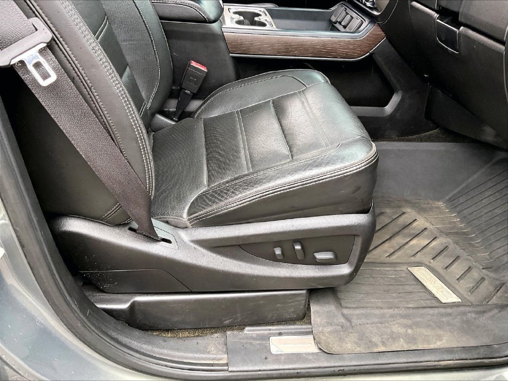 Used 2018 GMC Sierra 2500 Denali w/ Duramax Plus Package AWD/4WD image 36