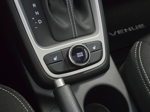 New 2026 Hyundai Venue SEL FWD image 28