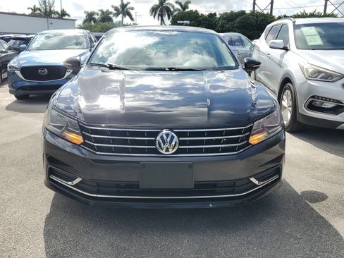 Used 2018 Volkswagen Passat 2.0T SE image 2