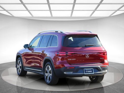 Used 2024 Mercedes-Benz EQB 300 4MATIC image 2