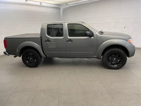Used 2021 Nissan Frontier SV w/ Midnight Edition Floor Mats AWD/4WD image 5