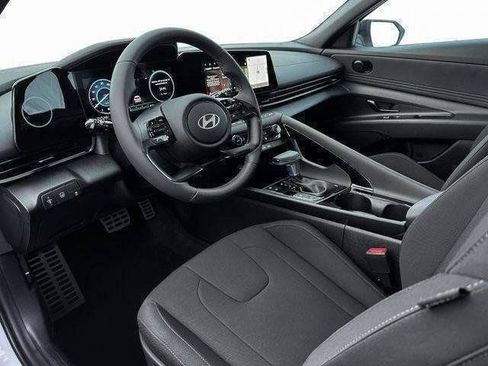 New 2025 Hyundai Elantra SEL FWD image 14