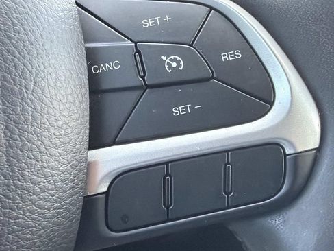 Used 2021 Jeep Compass Latitude FWD image 21