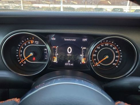 Used 2023 Jeep Gladiator Mojave AWD/4WD image 18