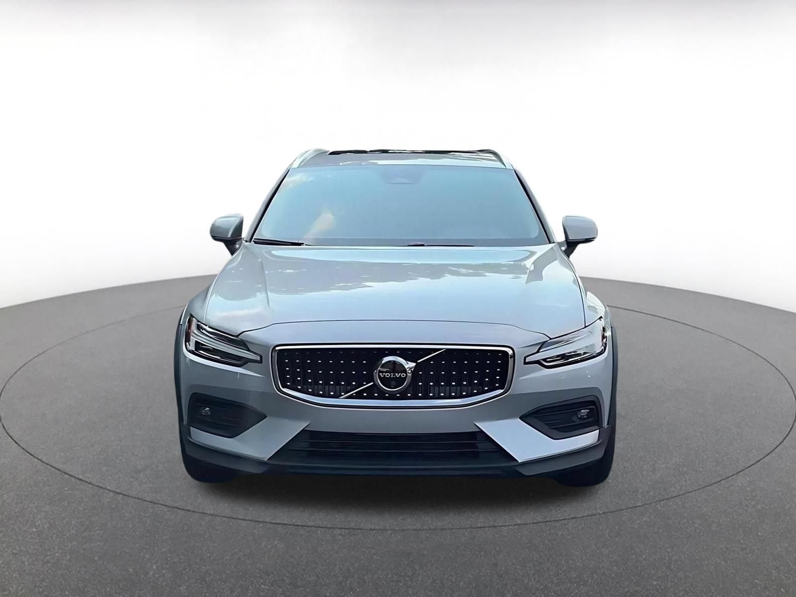 Used 2025 Volvo V60 B5 Cross Country Plus AWD/4WD image 4