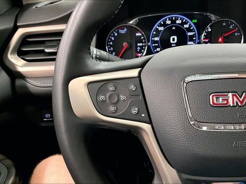 Used 2022 GMC Acadia Denali w/ Denali Ultimate Package AWD/4WD image 28