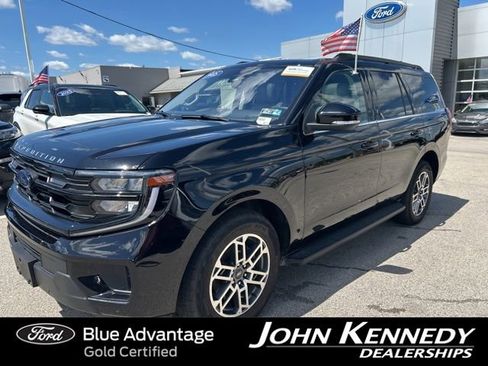 Certified 2025 Ford Expedition Active AWD/4WD image 1