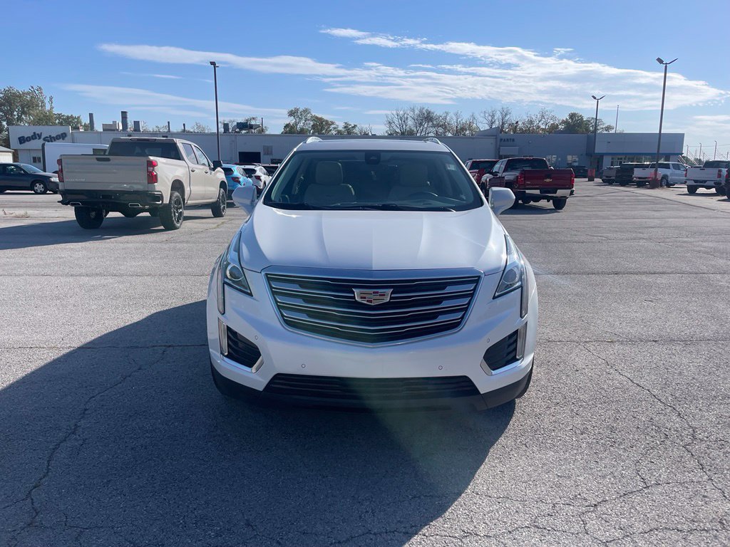 Used 2017 Cadillac XT5 Luxury w/ Driver Awareness Package FWD image 8