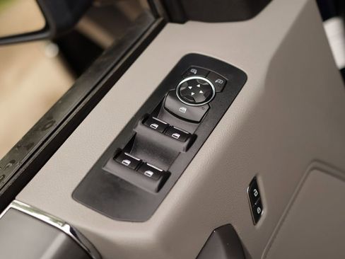 Used 2019 Ford F150 XLT w/ Equipment Group 302A Luxury AWD/4WD image 27