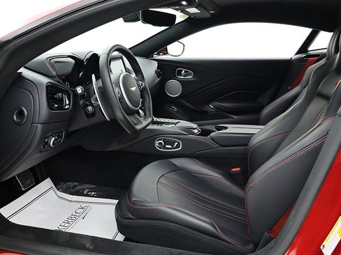 Used 2023 Aston Martin V8 Vantage Coupe RWD image 42