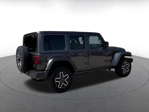 Used 2025 Jeep Wrangler Unlimited Sahara AWD/4WD image 17