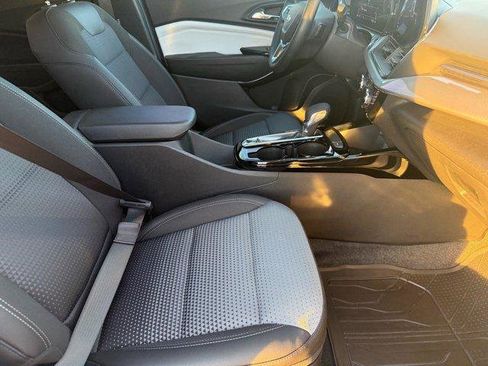 Used 2025 Chevrolet Trax LT w/ LT Convenience Package image 30