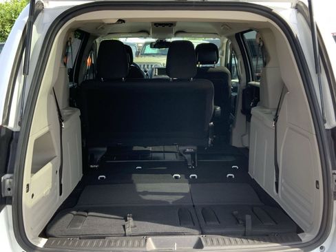 Used 2019 Dodge Grand Caravan SE w/ UConnect Hands-Free Group FWD image 10