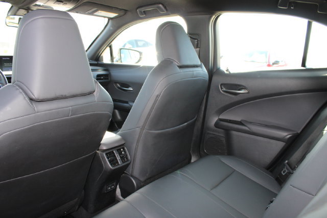 Certified 2022 Lexus UX 200 w/ Accessory Package (Z2) FWD image 8
